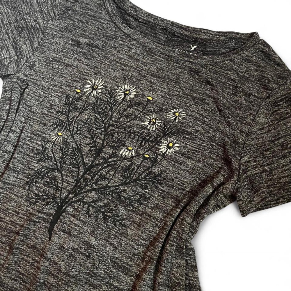 2015 American Eagle Outfitters • Heather Grey Daisy Baby tee • SIZE -XS/S